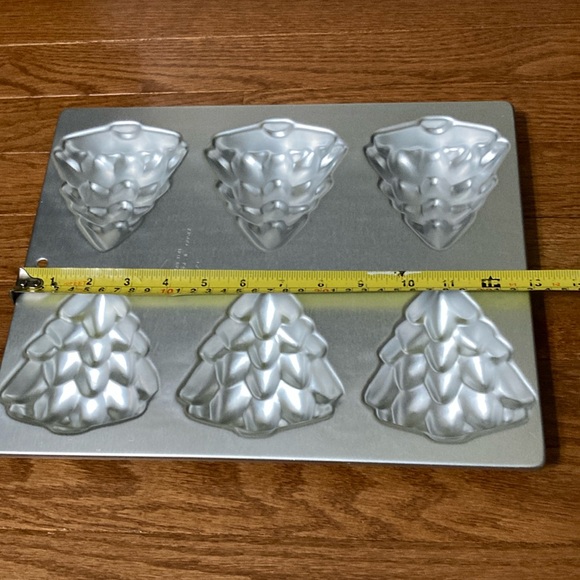 Wilton  1984 - MINI CHRISTMAS TREE BAKING PAN - Picture 13 of 13